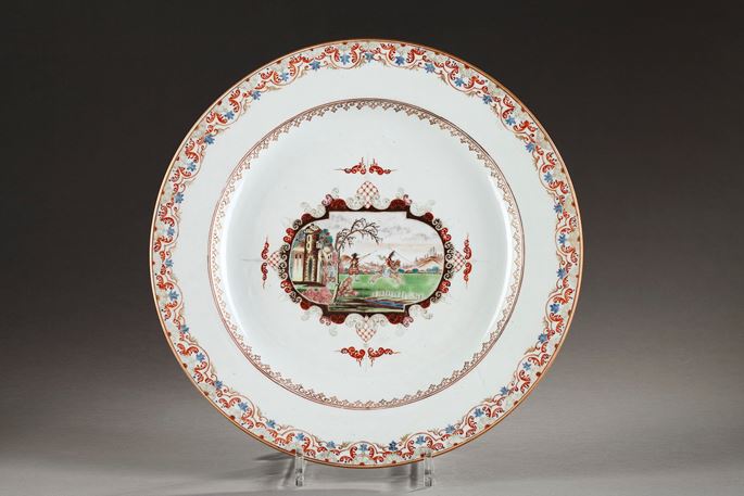 Large dish in &quot;famille rose&quot; porcelain style meissen - Qianlong period | MasterArt